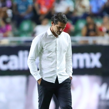 Fernando Gago, técnico de la U de Chile, presentó problemas de salud luego de un partido de liga, por lo que podría no estar presente en los próximos partidos.