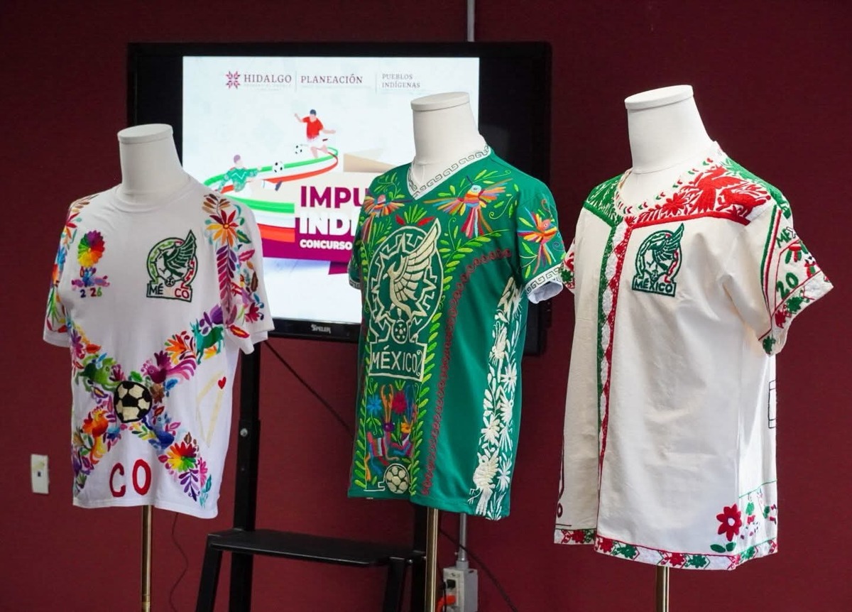 Impulso Indígena con una playera inspirada en la Selección Mexicana. (Cortesía)
