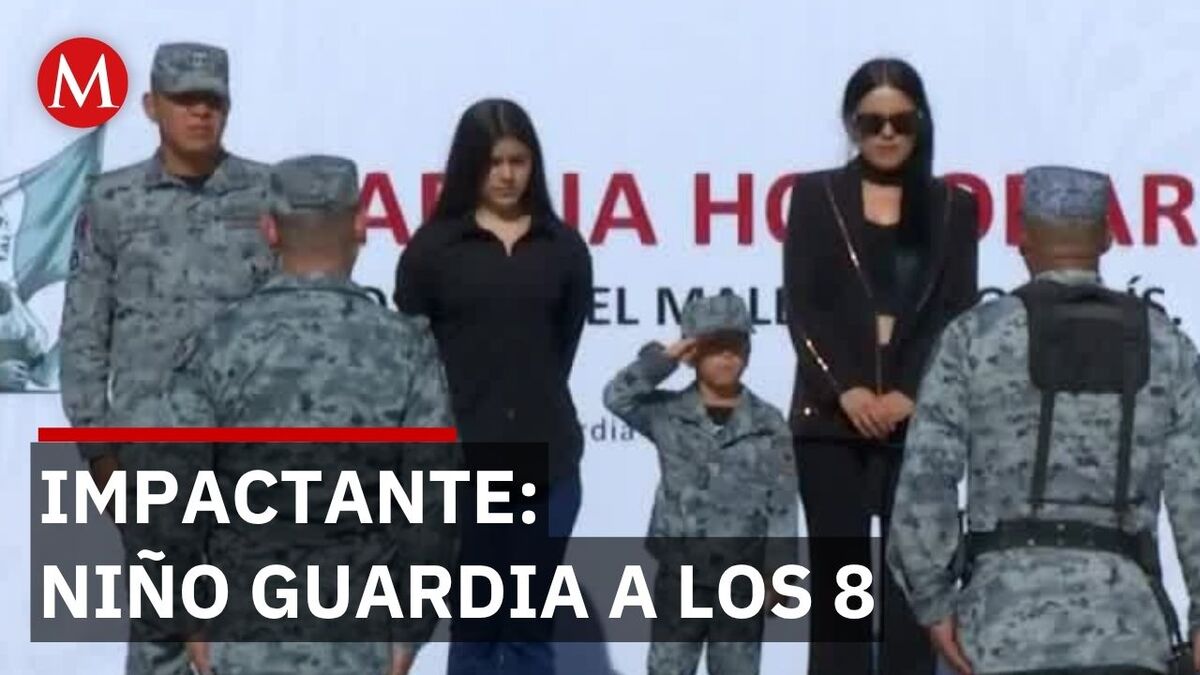 José Ángel, de 8 años, vive su sueño como soldado honorario mientras su madre firma su ingreso