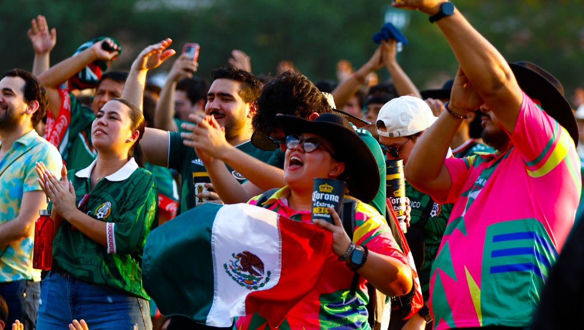 Por el juego de Méxio vs Corea de Sur cientos de personas ingresaron al Parque Fundidora tras alcanzarse el aforo máximo. Jorge López