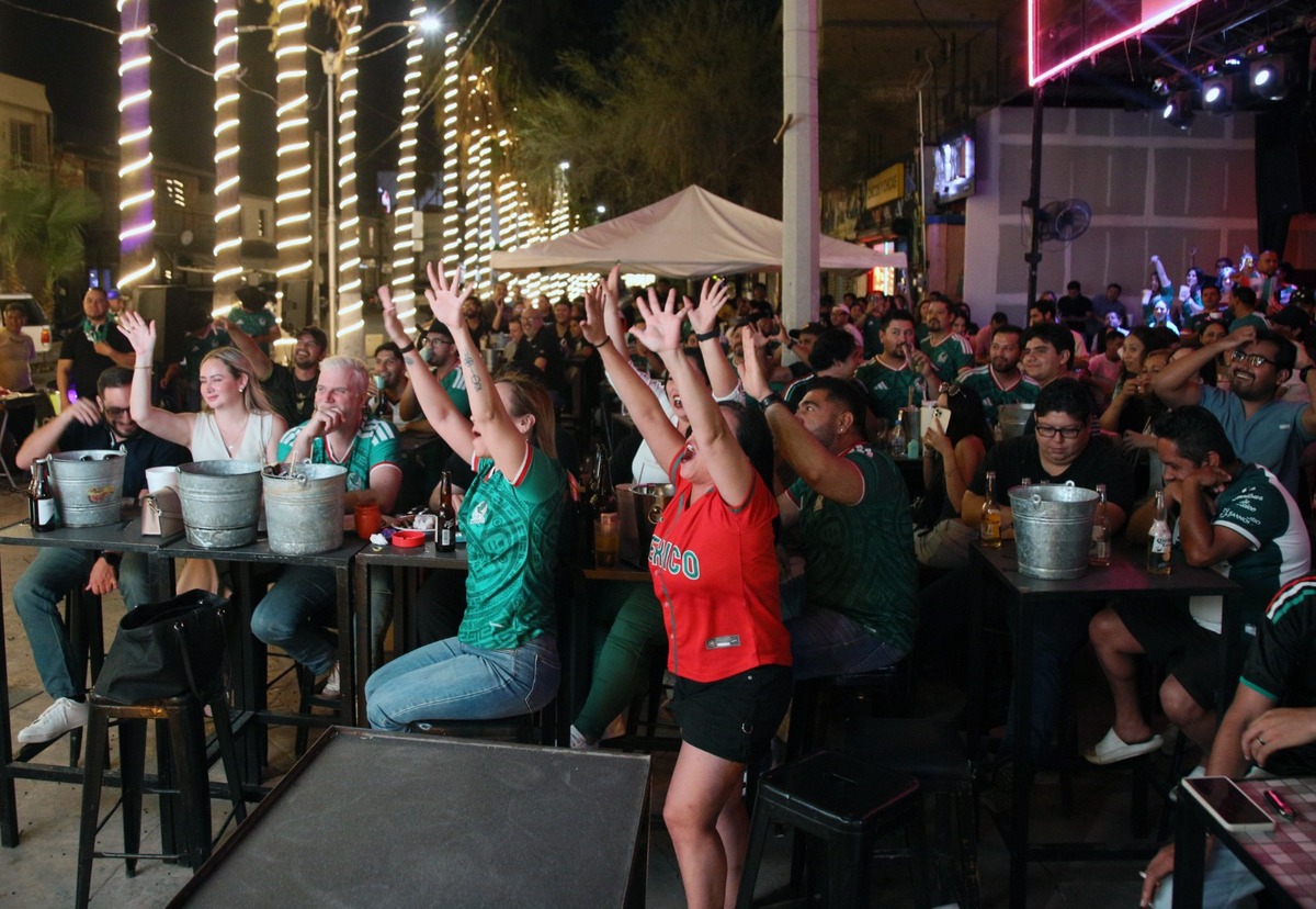 La Laguna celebra el triunfo de la Selección Mexicana. ( Martín Piña)