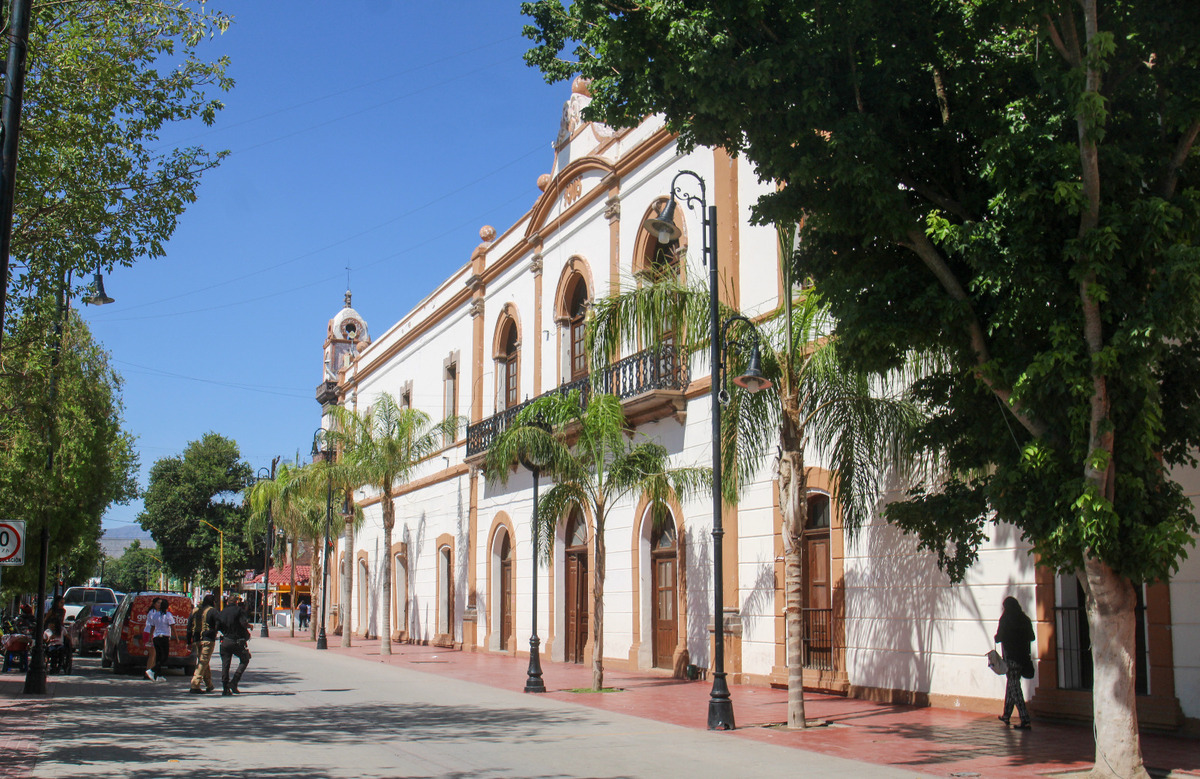 Lerdo analiza reforzamiento estructural de la Presidencia Municipal. | Rolando Riestra.