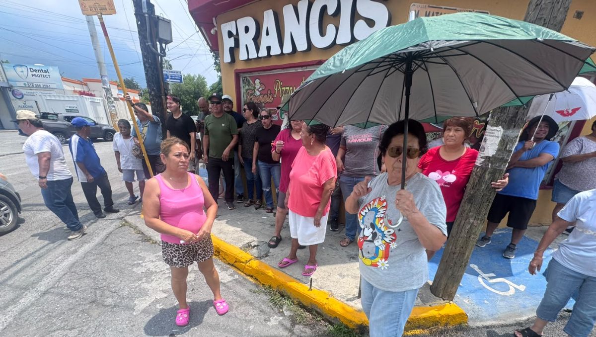 Los afectados protestaron en el cruce de las calles Arteaga y Matamoros.