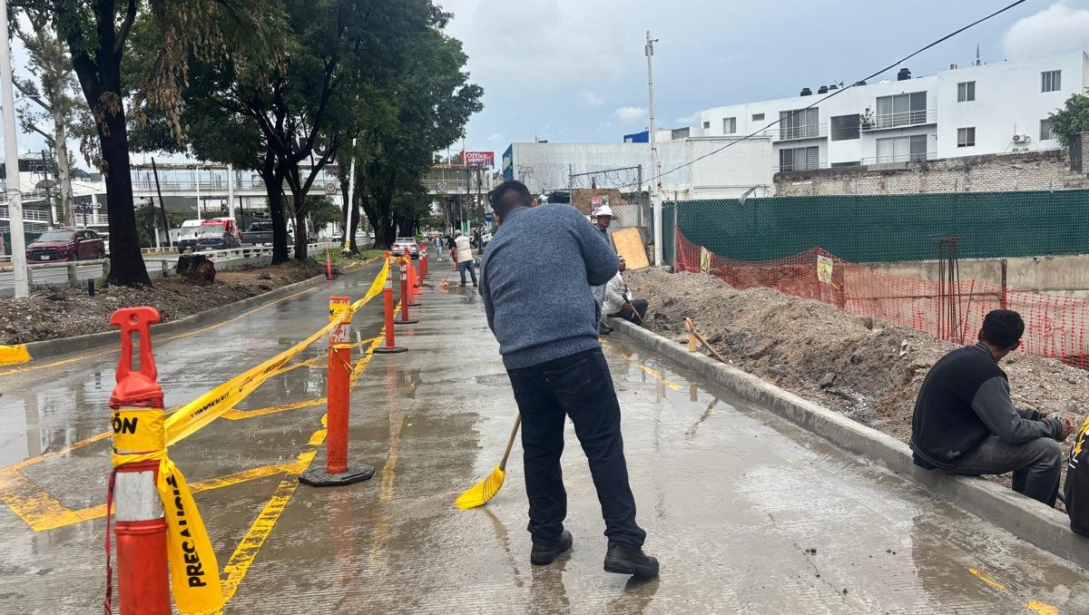Solo un carril se reabrió en López Mateos a altura de Pléyades en Zapopan (Josefina Ruiz)
