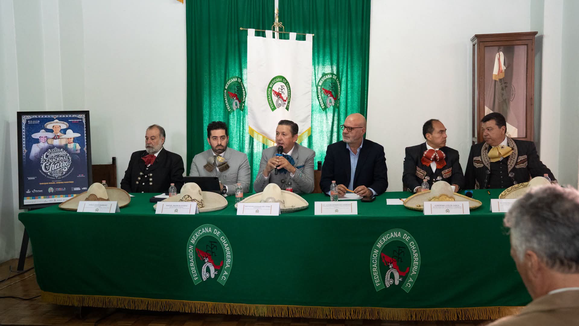 Como candidato único… ¡No quedó de otra!