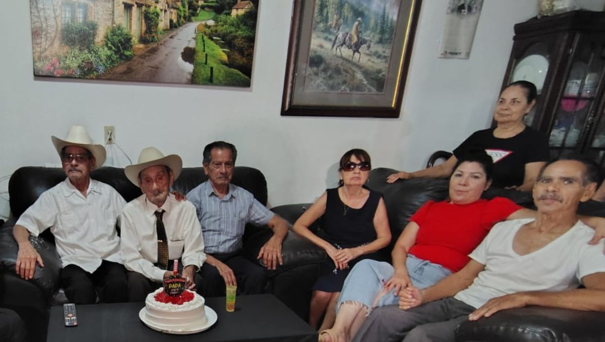 La familia Reyes celebra la vida de don Manuel. | Agustín Martínez