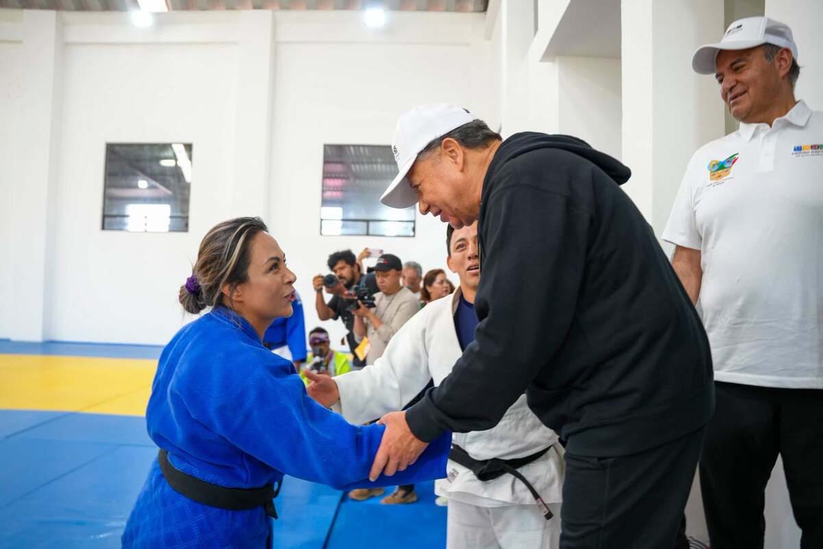 Gobernador en la inauguración de Ciudad Deportiva de Alto Rendimiento de Hidalgo. (Foto: Facebook Julio Menchaca)