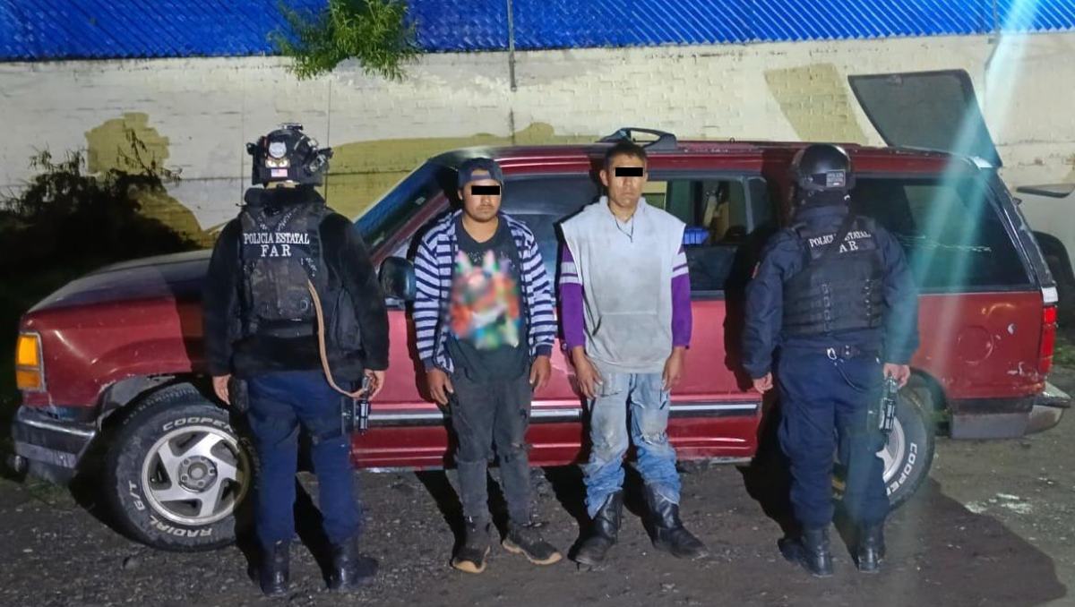 Dos sujetos fueron detenidos por posesión de hidrocarburo irregular en Jocotitlán; autoridades ampliarán investigaciones. Foto: Especial