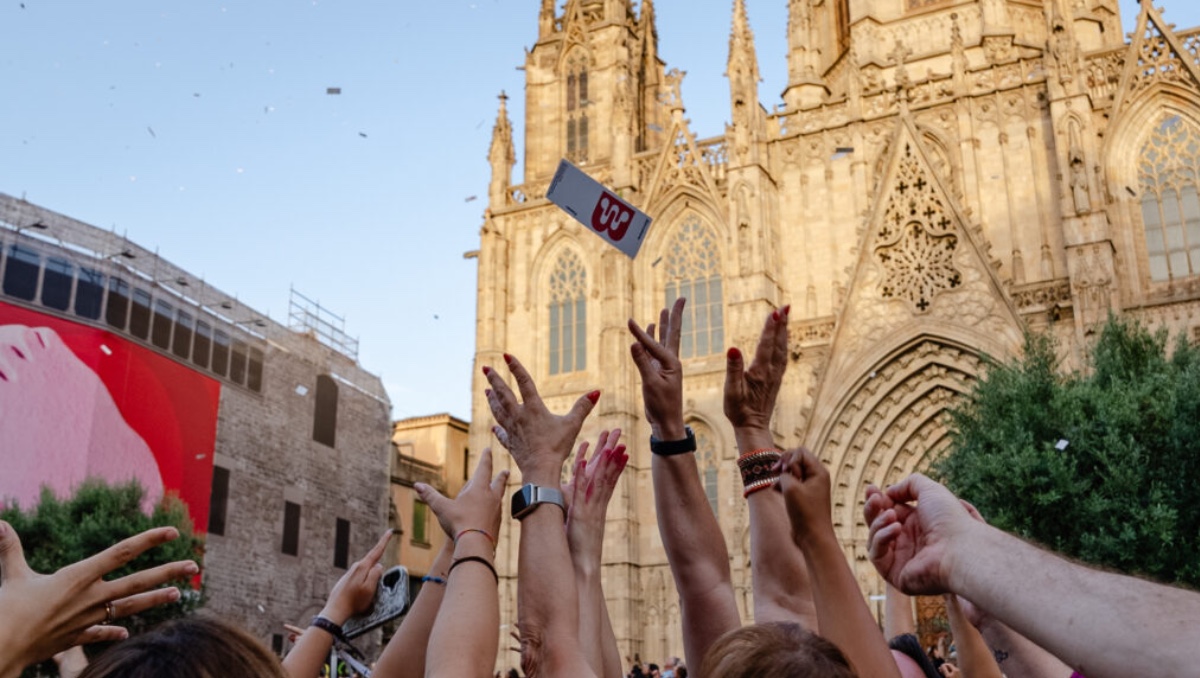 Barcelona acoge el Bombardeo de Poemas. | Ayuntamiento de Barcelona