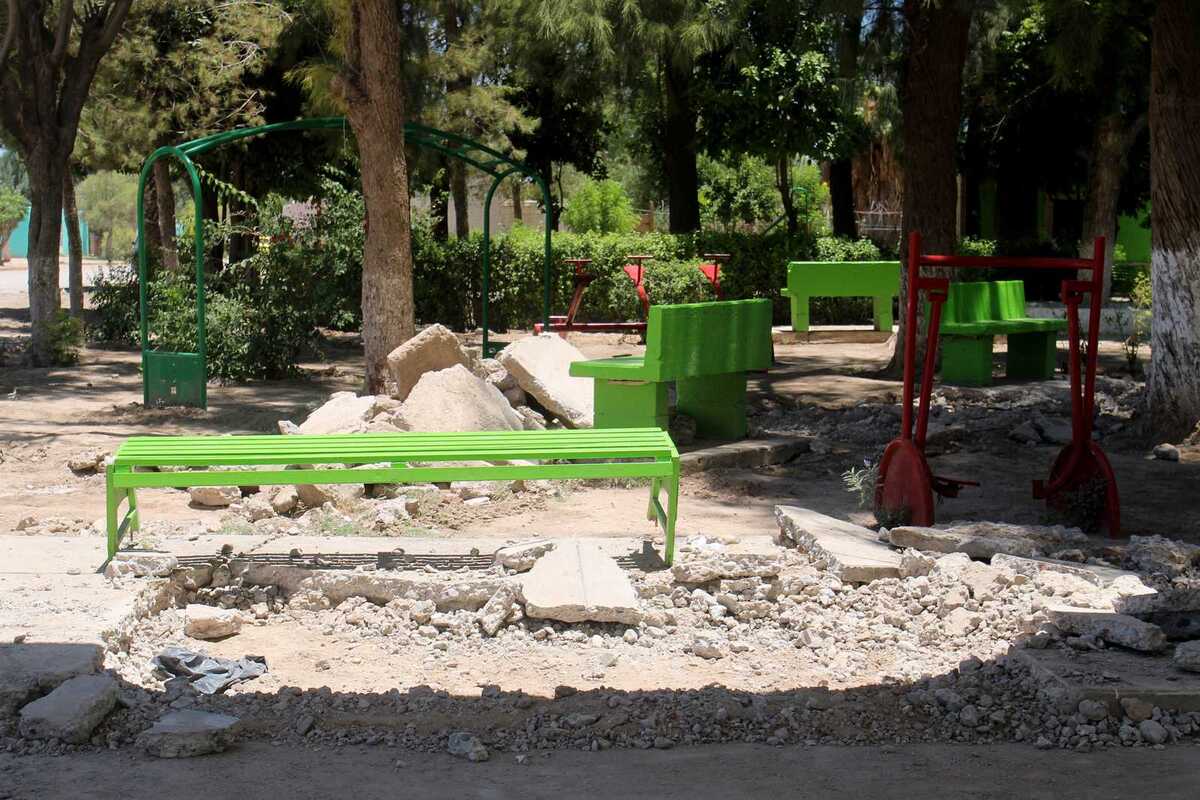 Inició la obra de modernización del espacio público, que contempla mejoras en iluminación, banquetas y el kiosco.| Rolando Riestra.