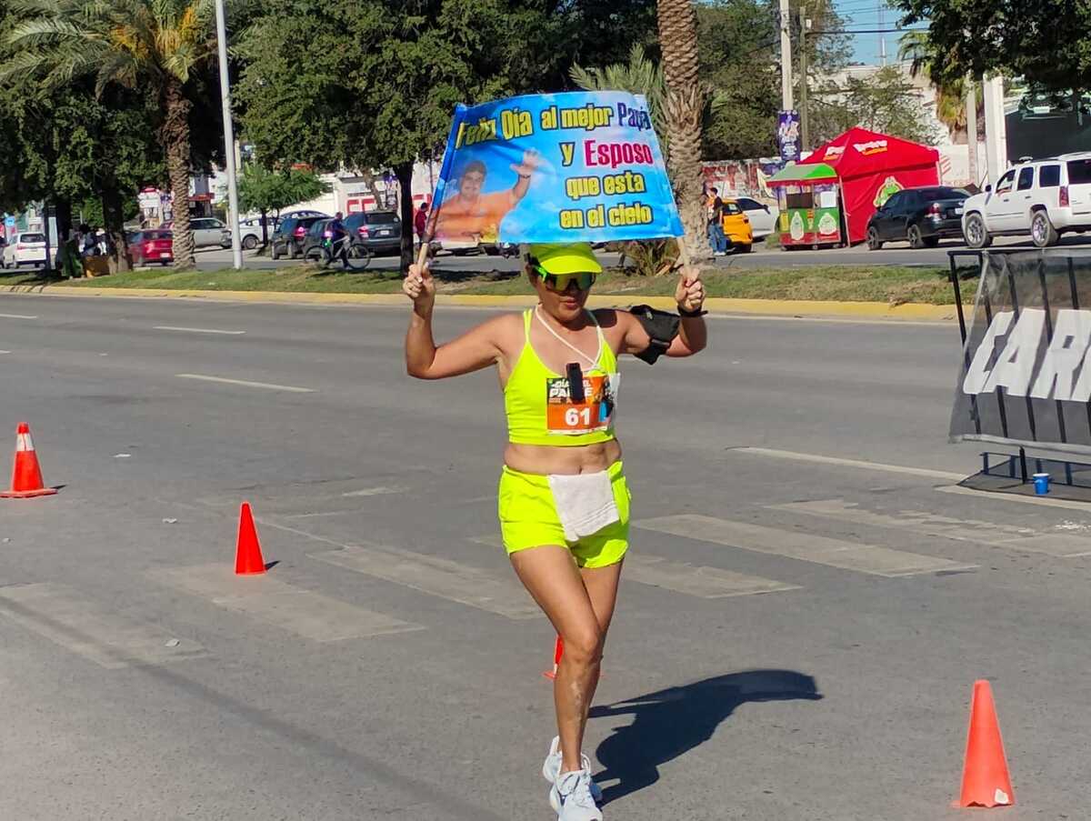 Más de mil 200 corredores participaron en la edición 25 de la tradicional competencia en Torreón de los 21 kilómetros.| Especial.