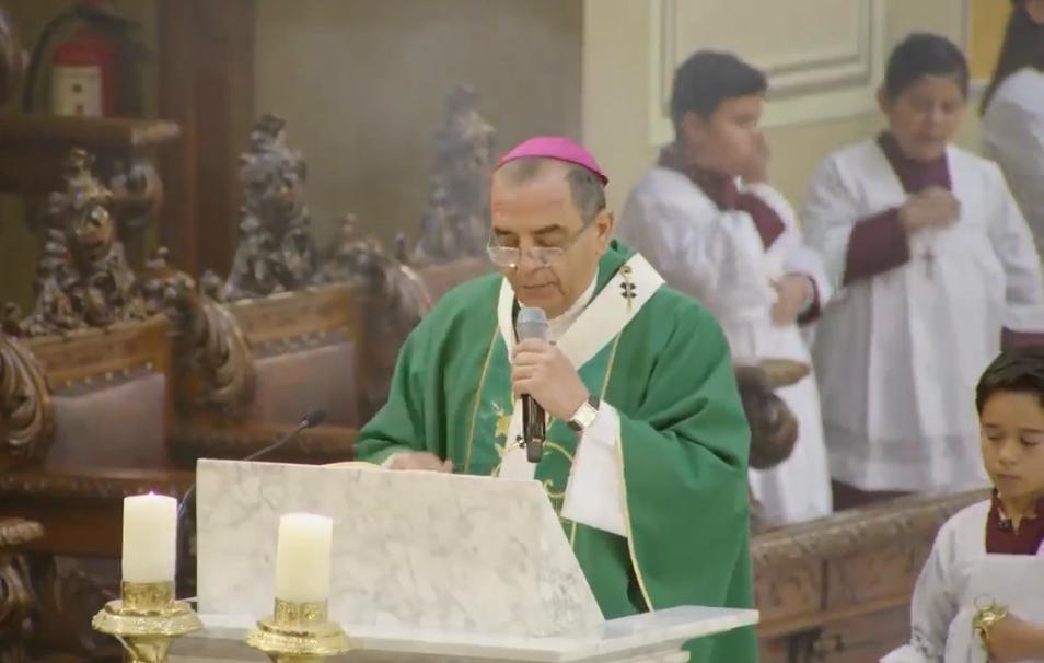 Misa dominical en la Catedral Basílica de León con el arzobispo Jaime Calderón Calderón. | Rocío Hernández