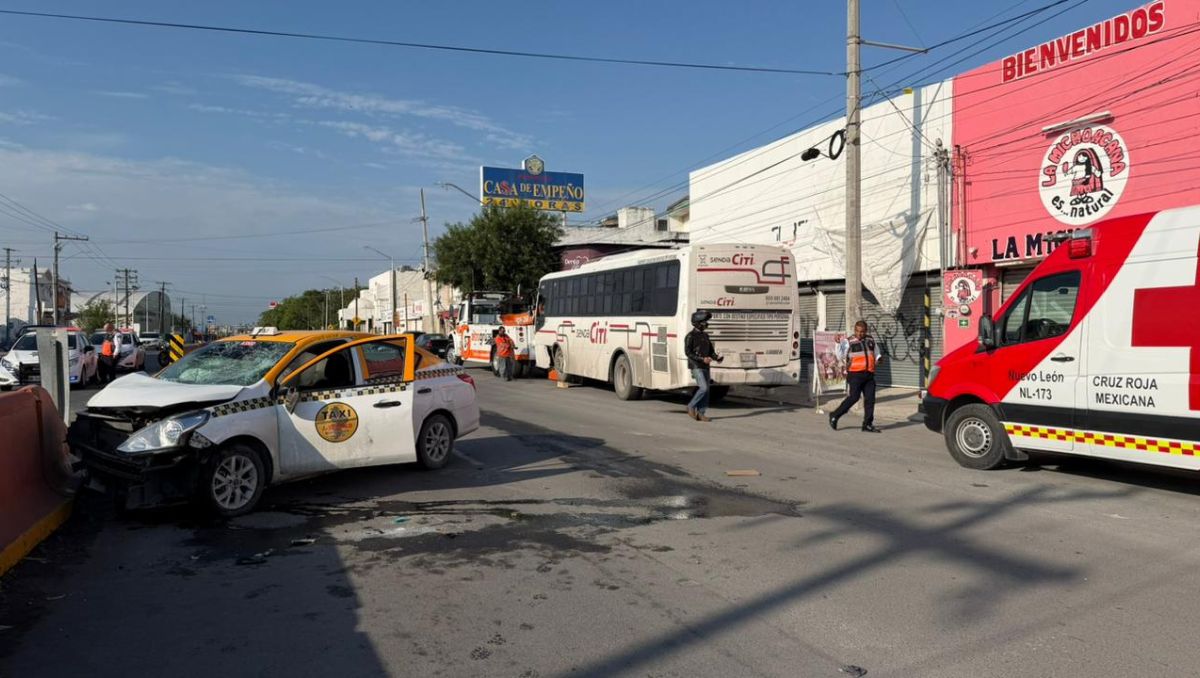 Paramédicos, rescatistas y agentes de tránsito acudieron al lugar tras el percance | Ángel Mercado