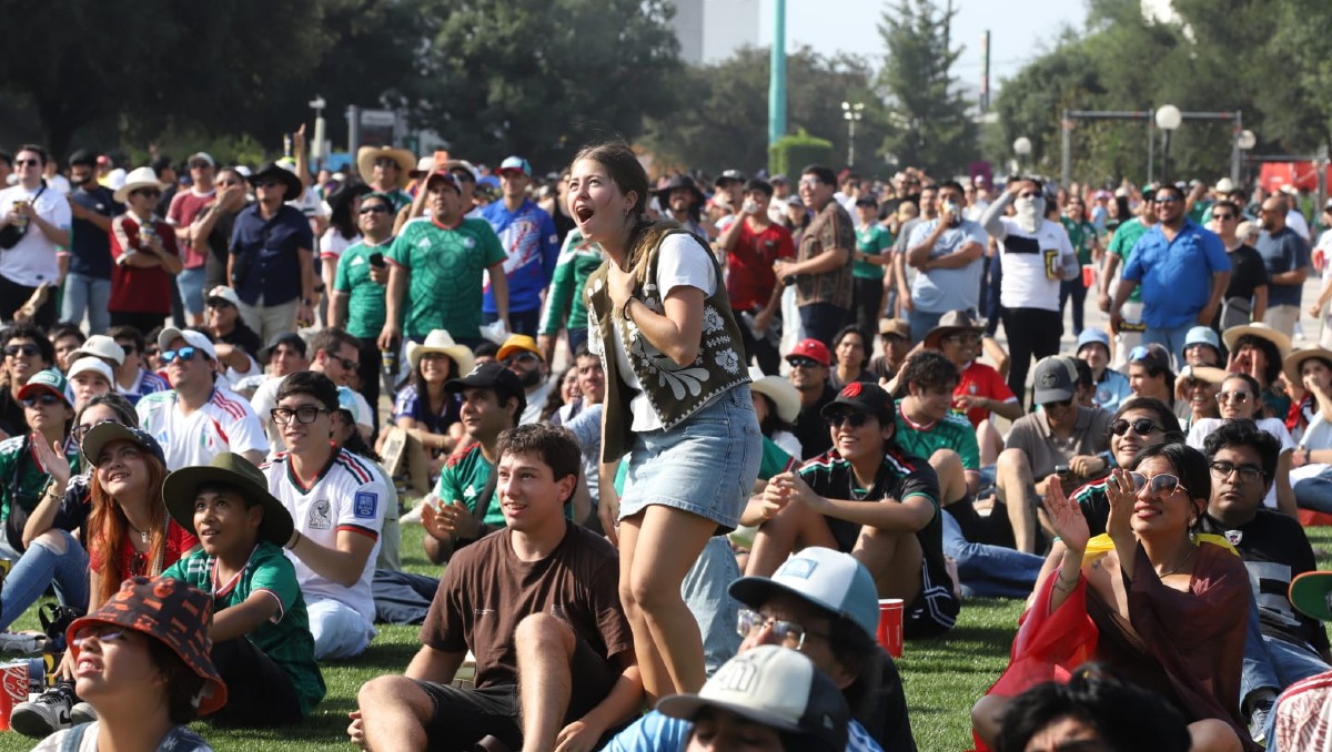 La cantidad de personas ha superado la capacidad máxima de los Fan Fest en Monterrey. Foto: Luis Guerra