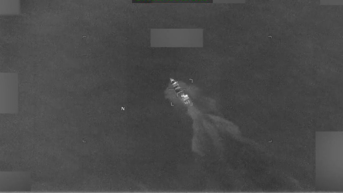 EU lanza proyectil contra presunta embarcación de narcotráfico en el mar Caribe. | X: Southcom