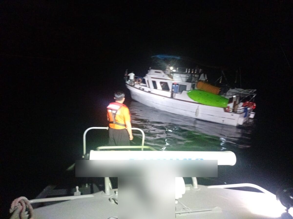 Elementos de Semar realizaron la evacuación de los tripulantes y los trasladaron hasta un puerto seguro. | Especial