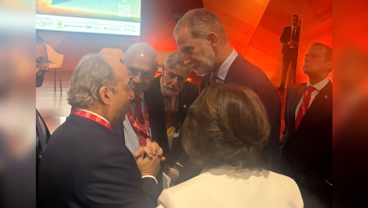 El expresidente se acercó al rey Felipe VI en el Club de Madrid. | Foto: X