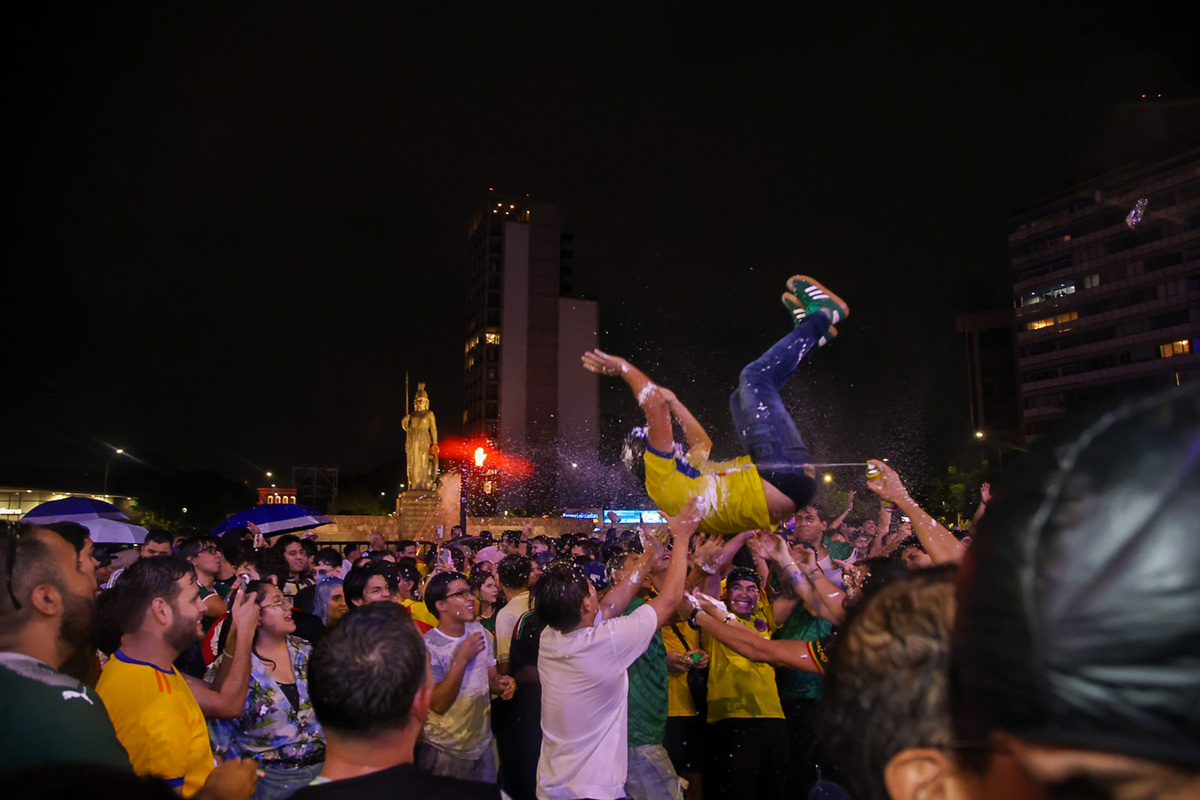 Festejos de aficionados de Colombia en La Minerva. (Farid  Santos)
