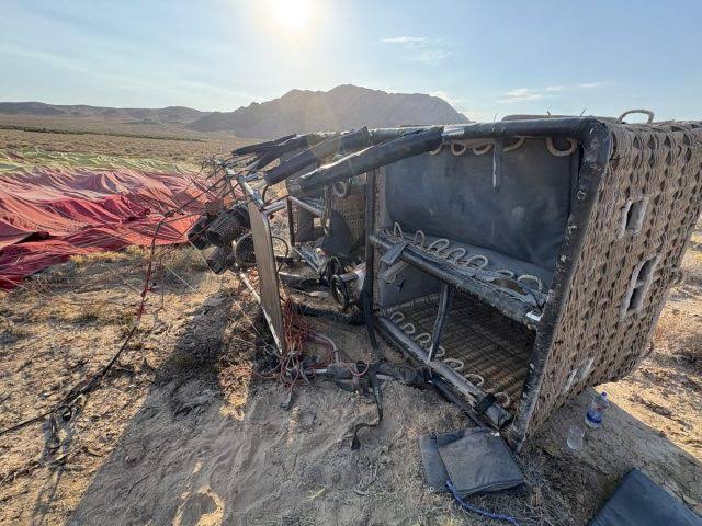 Globo aerostático con 10 pasajeros se vuelca e incendia