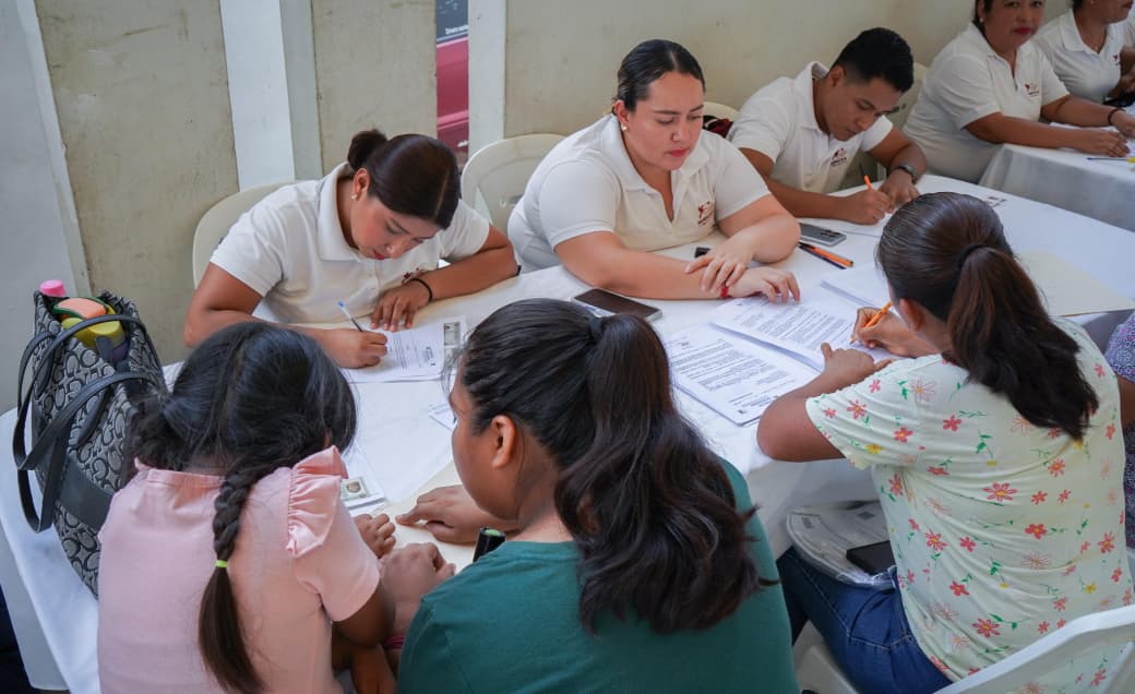 Llevan atención visual gratuita a comunidades indígenas en Huejutla. (Cortesía)