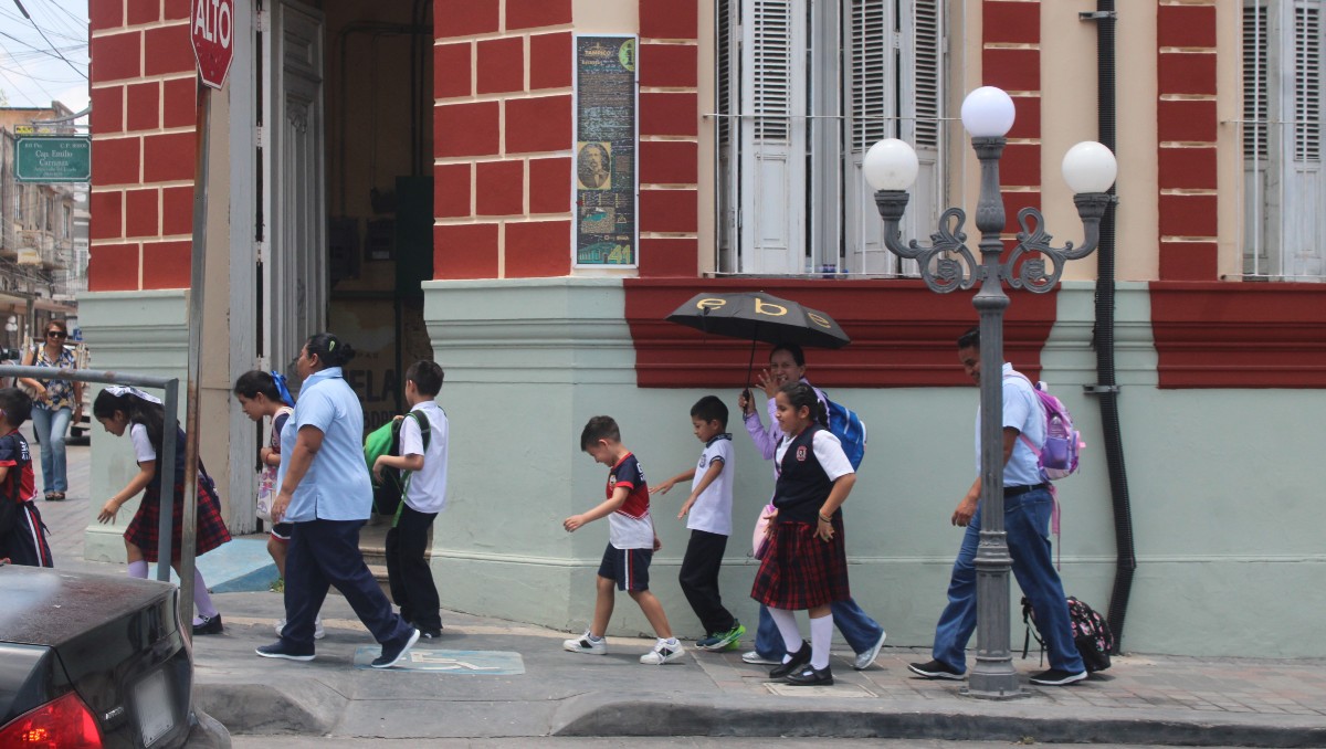 Planteles educativos en El Mante y Tampico suspendieron clases presenciales ante altas temperaturas. (Yazmin Sánchez)