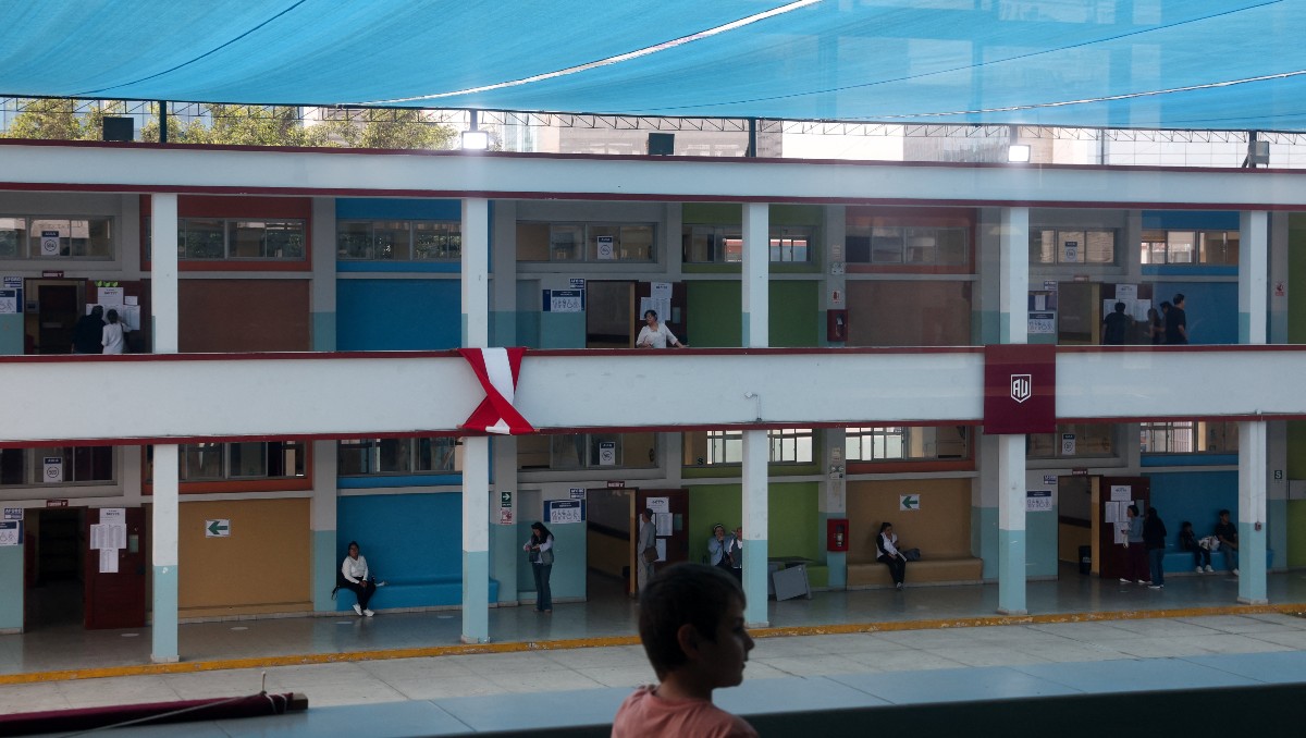 Más de 80 alumnos intoxicados en Perú tras recibir medicamento equivocado durante campaña de salud. | Reuters