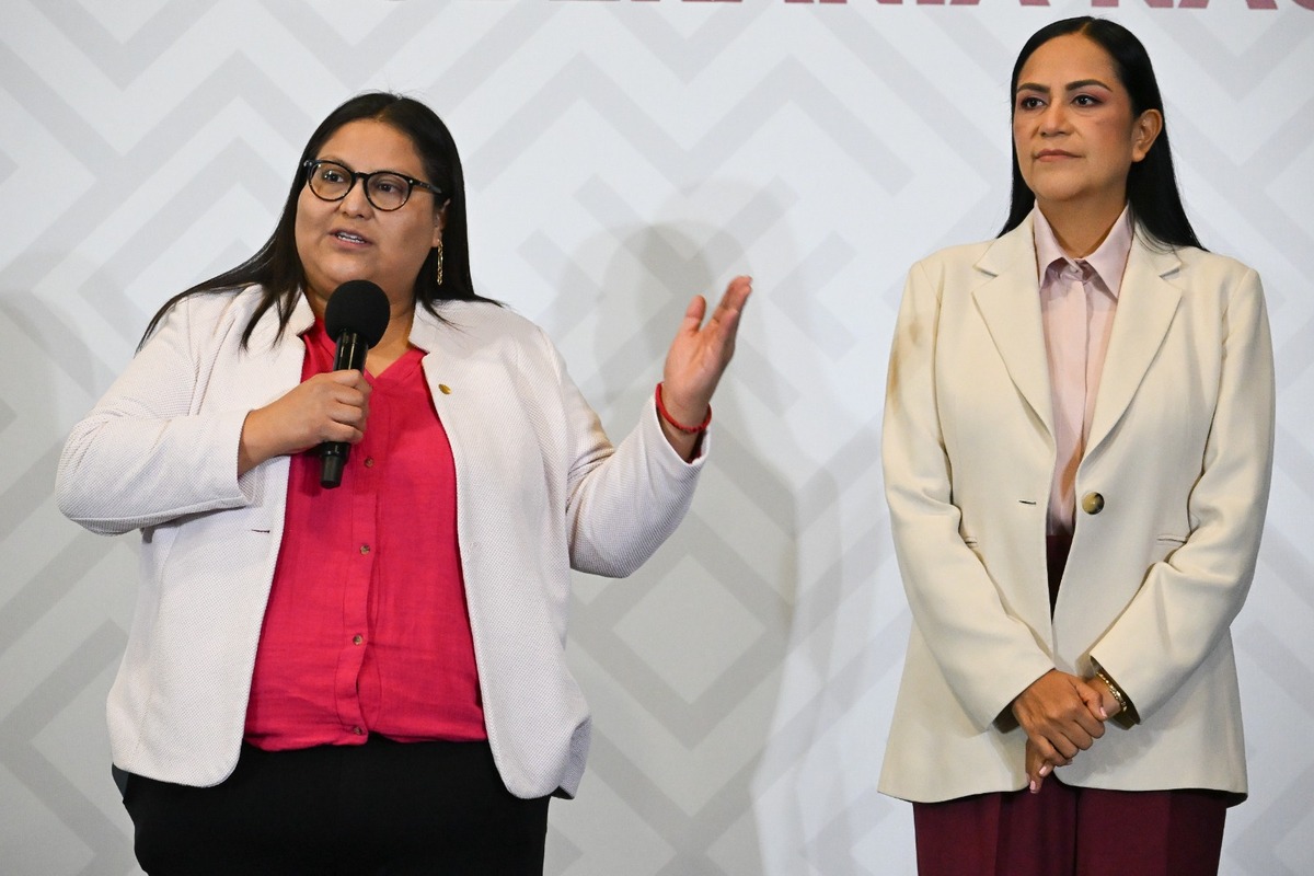 Citlalli Hernández y Ariadna Montiel participaron en un acto de Morena durante el registro para la Coordinación de la 4T | Foto: Daniel Augusto