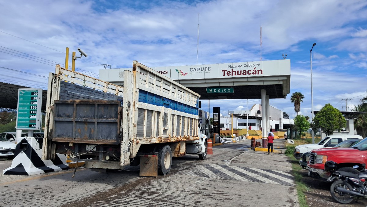 Liberan transportistas la súper carretera Cuacnopalan-Oaxaca | Especial