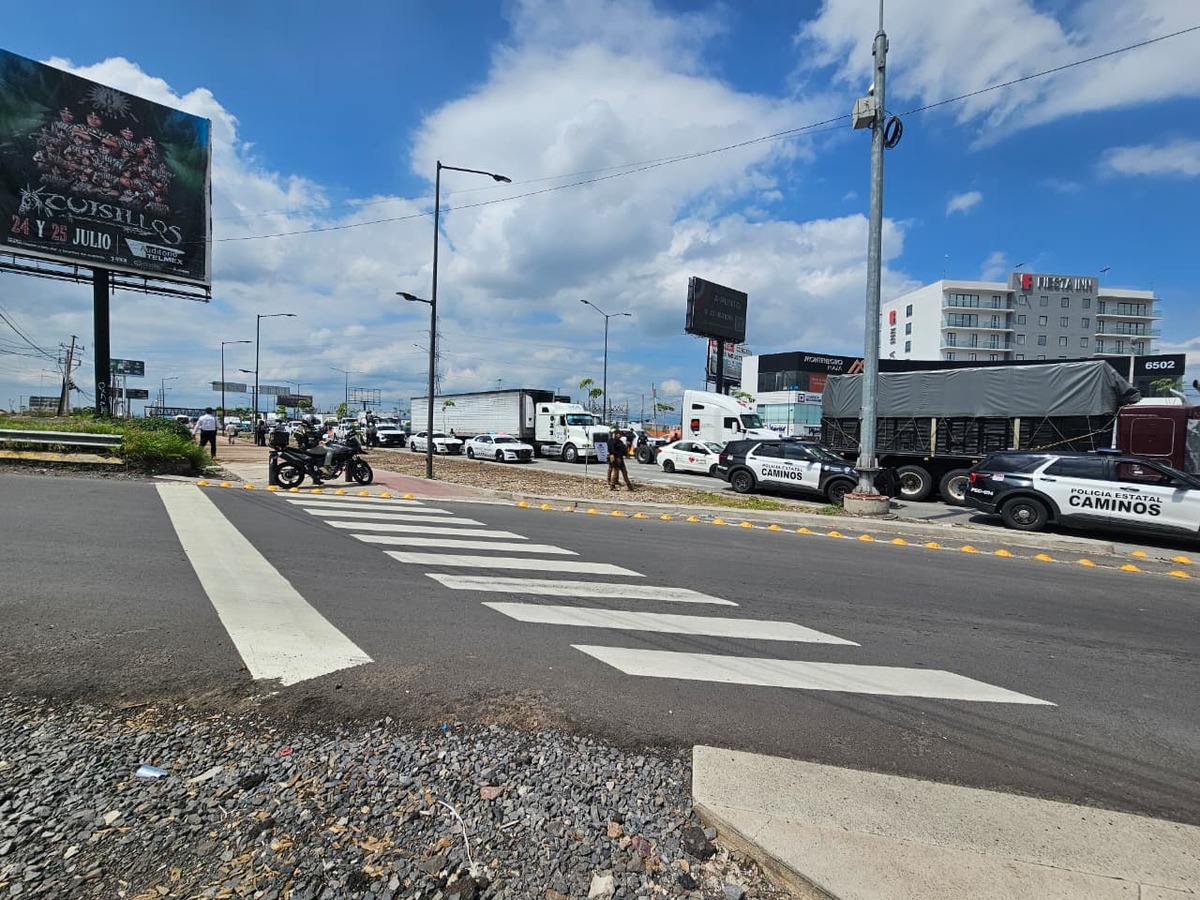 Marcha de transportistas en carretera a Chapala. (Juan Carlos Munguía)