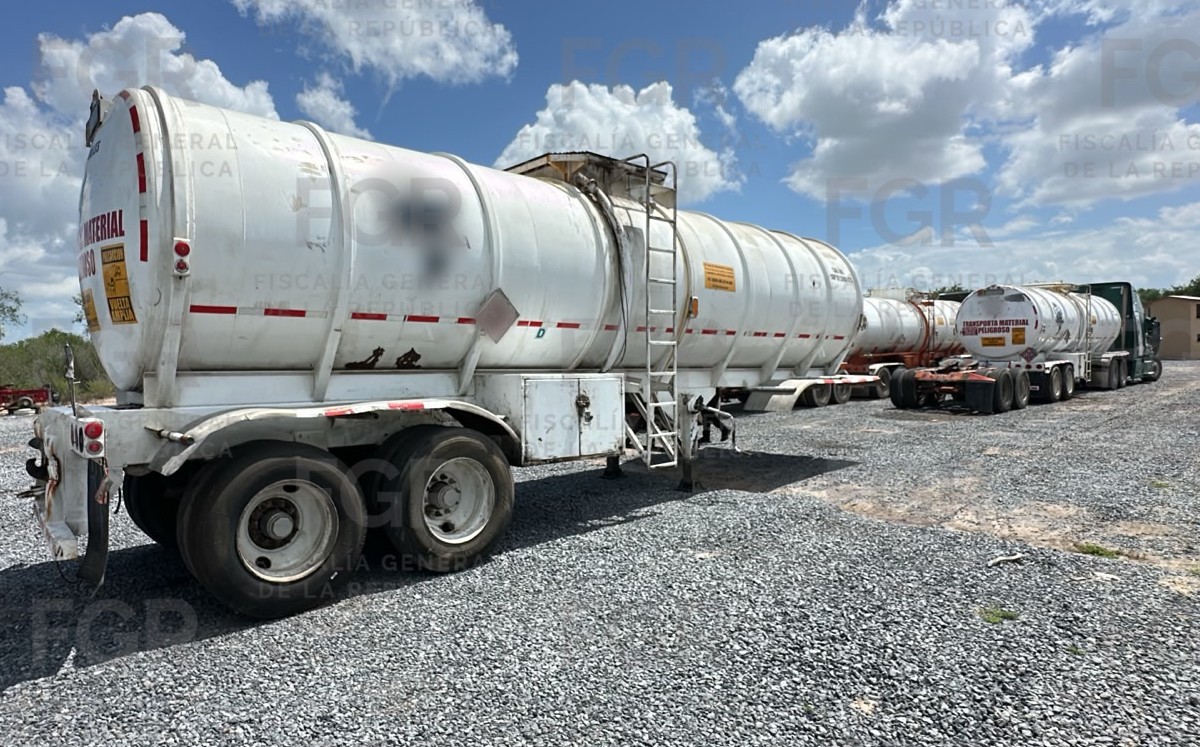 Dos personas en proceso legal tras asegurar un millón de litros de hidrocarburo en Reynosa. | Cortesía: FGR