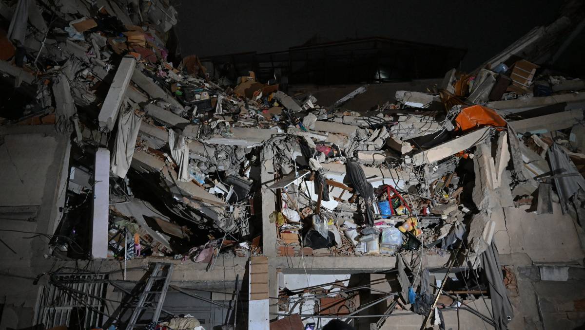 Vista de un edificio derrumbado tras el terremoto de Caracas el 24 de junio de 2026. | Foto: AFP