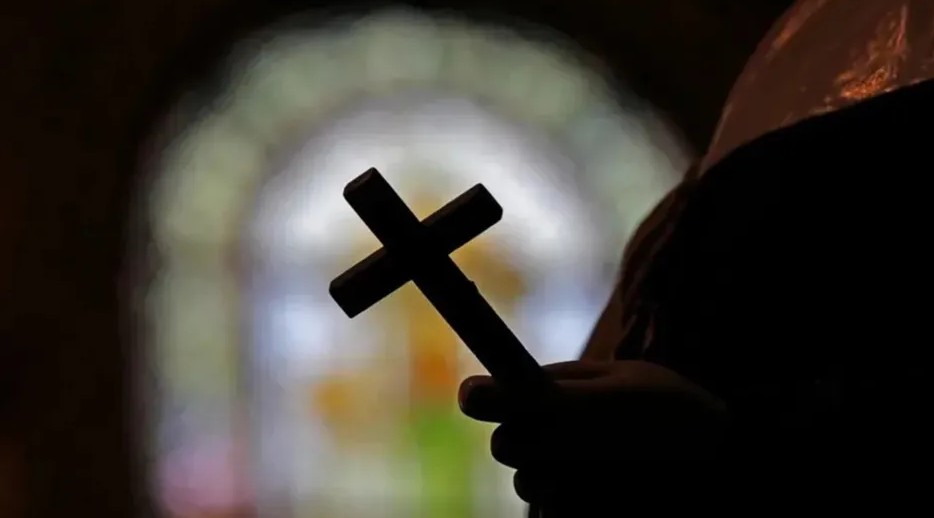 Arquidiócesis de León alerta sobre falso sacerdote expulsado. | Stock