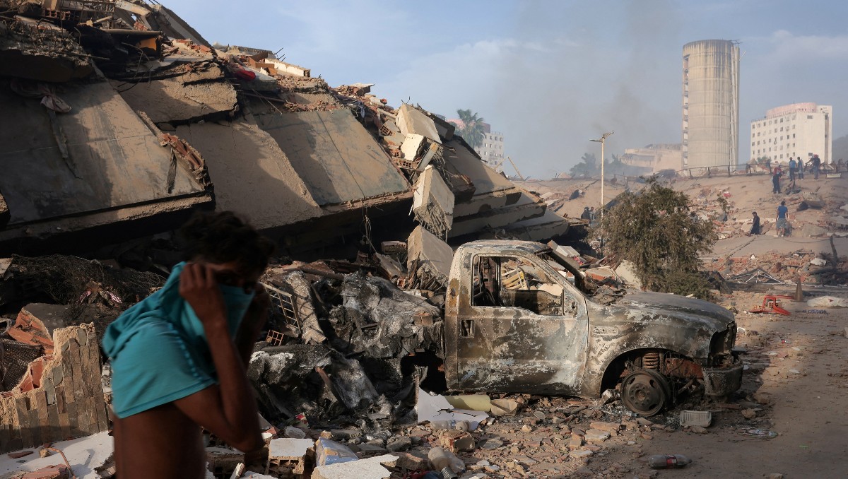 Un automóvil queda sepultado bajo los escombros en Venezuela | Foto: Reuters