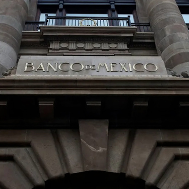 El Banco de México, encabezado por Victoria Rodríguez Ceja, redujo su tasa de interés en 25 puntos base, buscando incentivar la economía nacional.