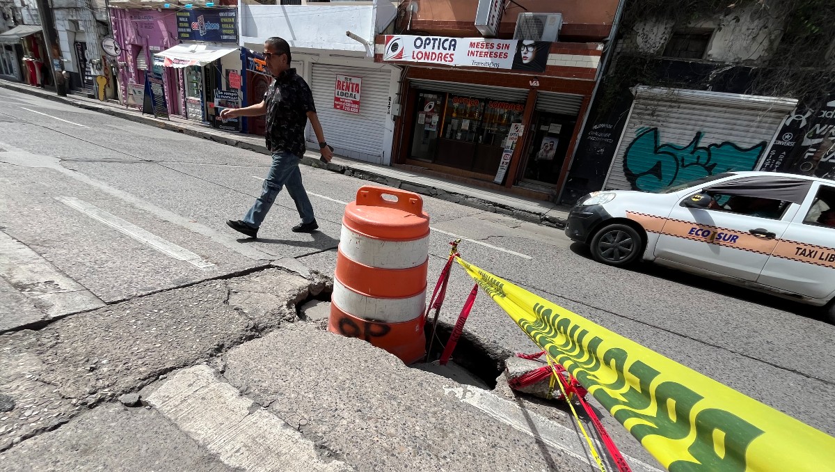 Crecen baches en calles del Centro de Tampico. (Yazmín Sánchez)