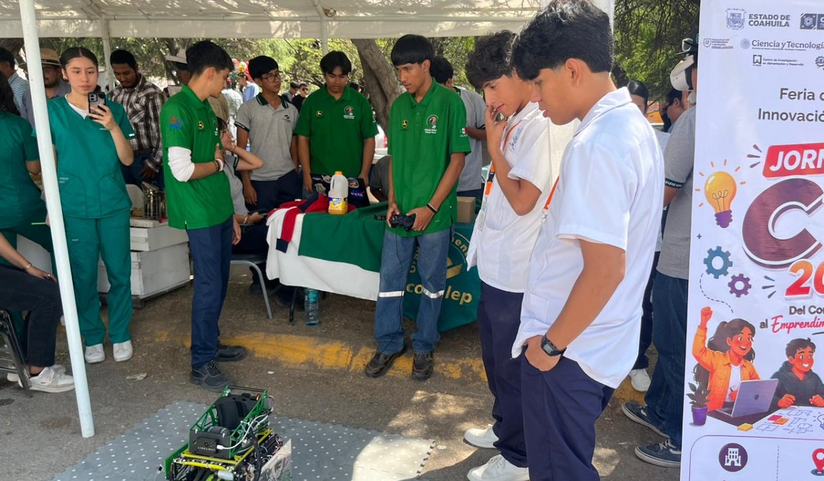 Demostración de robot por parte del equipo de Conalep Torreón. (cortesía)