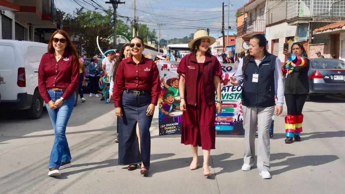 Desfile de fin de cursos CONAFE en Tepeji del Río.  (Cortesía)