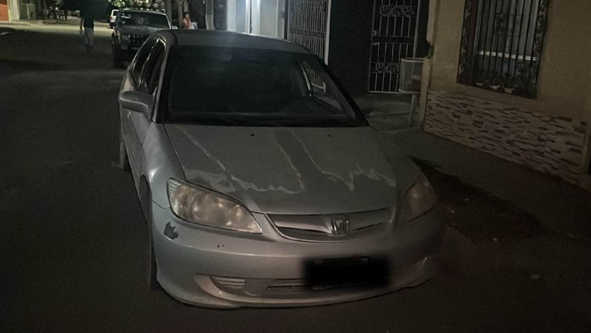 El automóvil que fue atacado y donde se encontraba la familia. | Especial