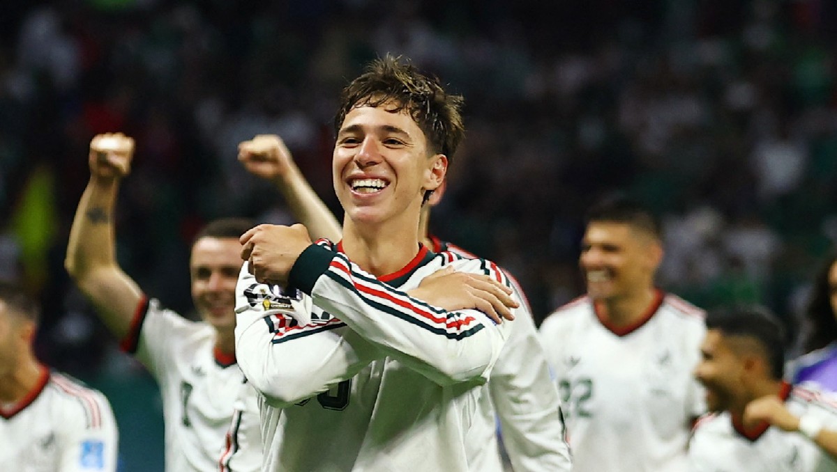 El eufórico festejo del 'Tilón' Chávez tras el gol de su hijo Mateo en el Chequia vs México (Reuters)
