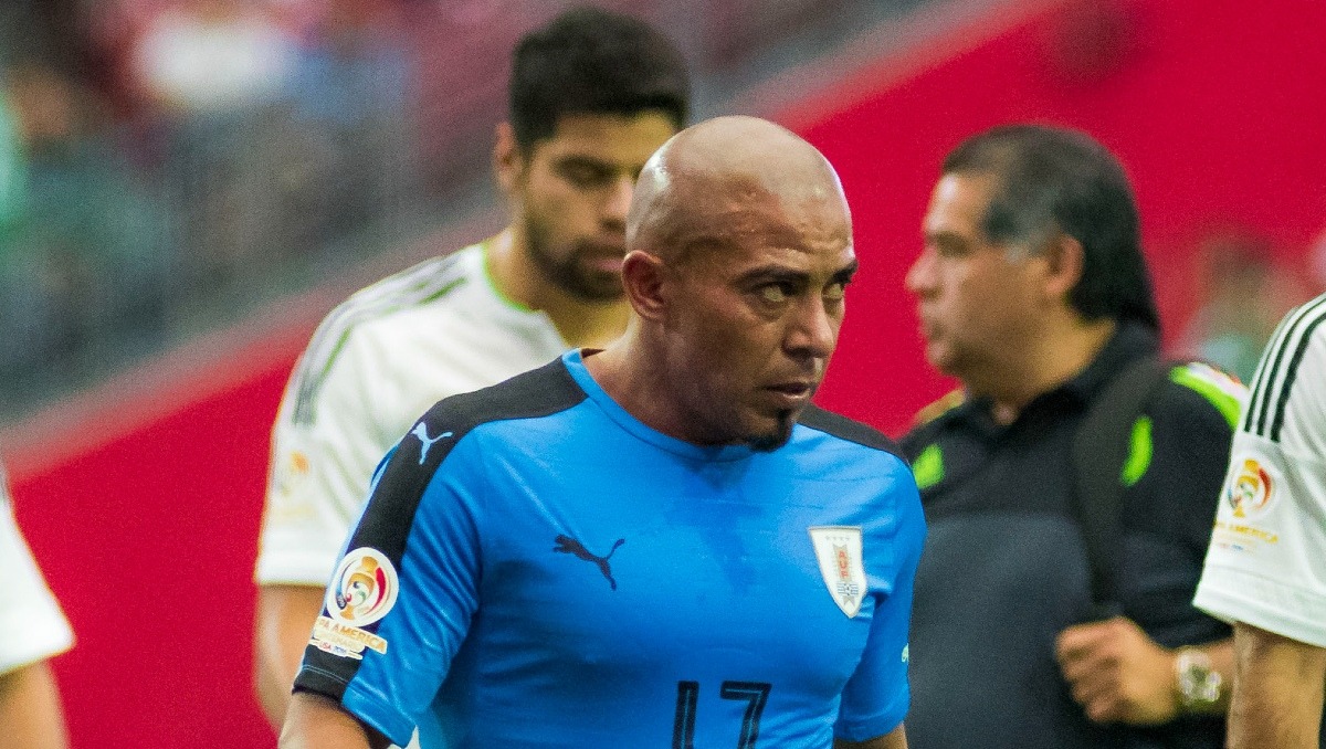 El exmediocampista de Uruguay mostró su apoyo a la celeste en Guadalajara y aseguró que el equipo puede corregir los errores. (Imago7)