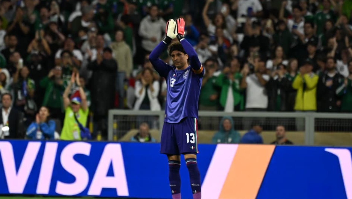 Javier Aguirre explica el cambio de Guillermo Ochoa (Ariana Pérez)