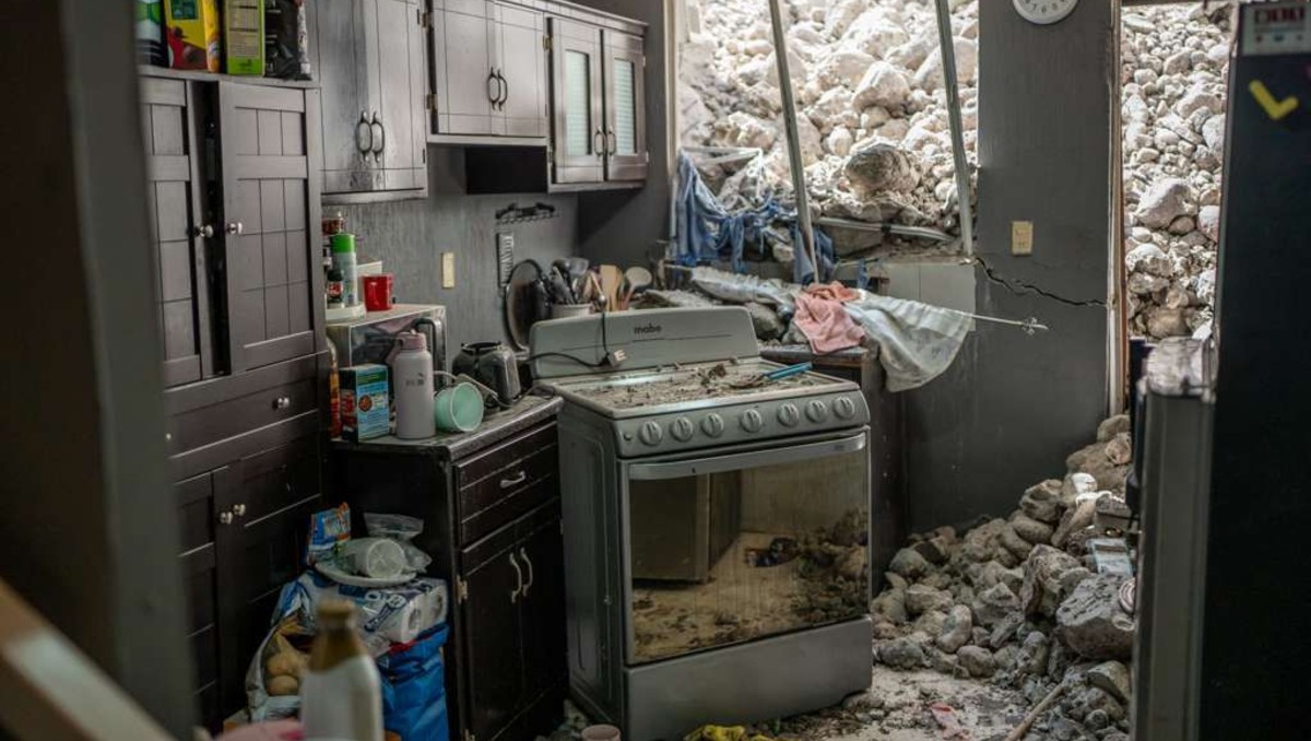 Las losas de concreto cayeron sobre varias casas. | Foto: Especial