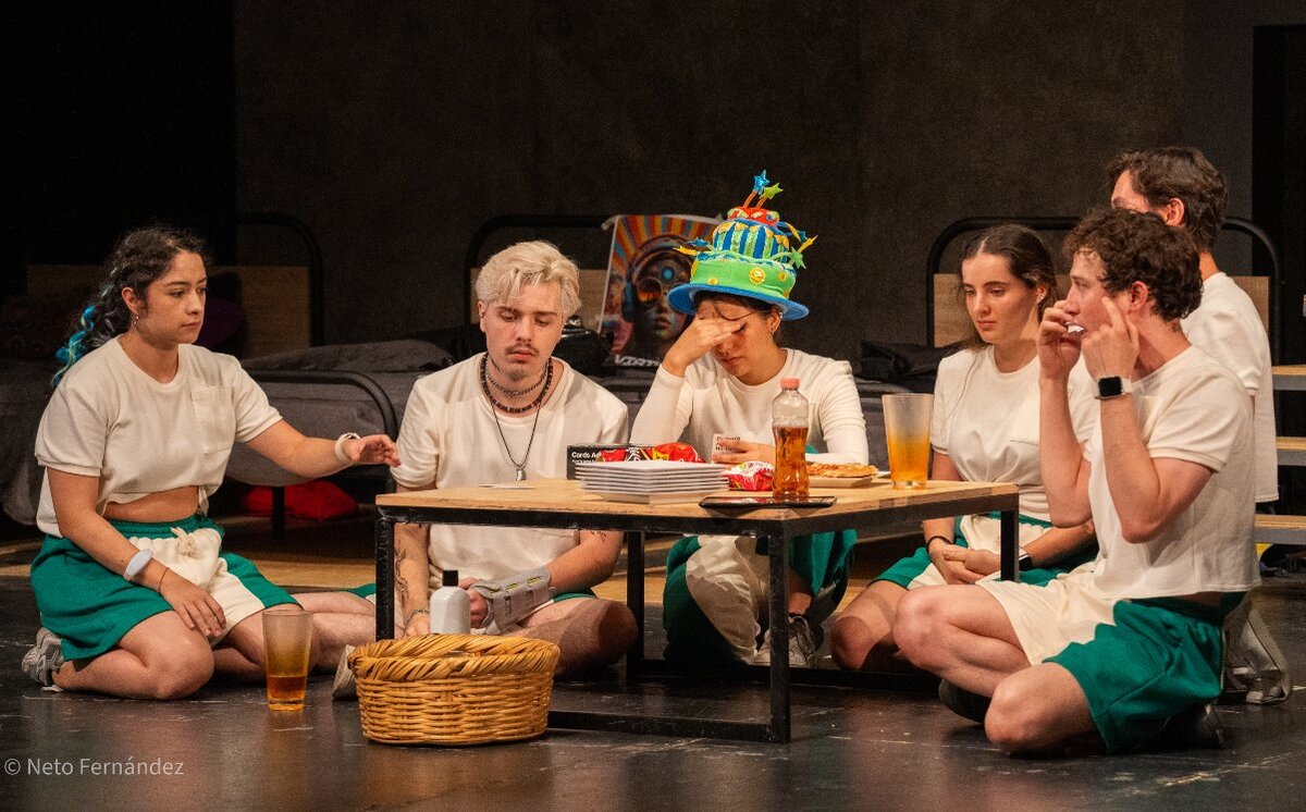La obra pone sobre la mesa los comportamientos que influyen en la vida de los adolescentes.