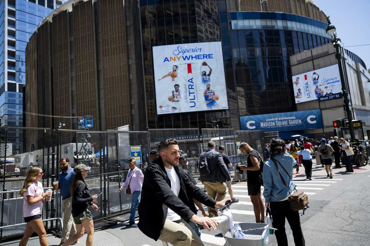 New York, alert for mysterious event at Madison Square Garden