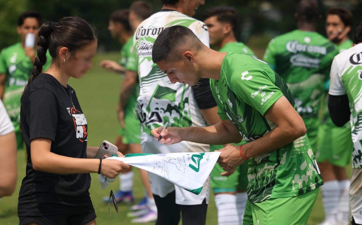 Santos Laguna llevó a cabo una clínica de futbol con integrantes del Coppermine Soccer | Cortesía Club Santos