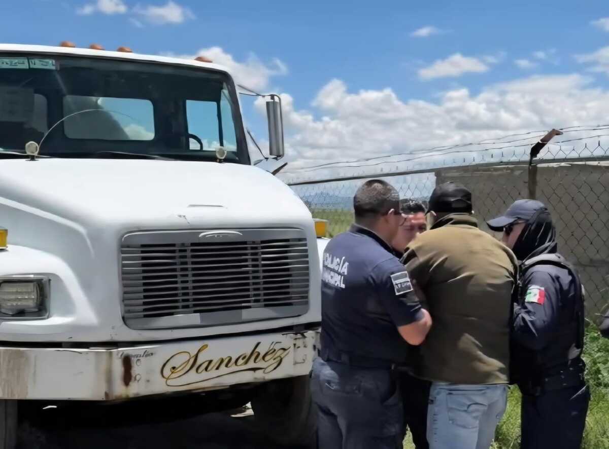 Aseguran pipa y a su operador por presunta extracción ilegal de agua. (Cortesía)