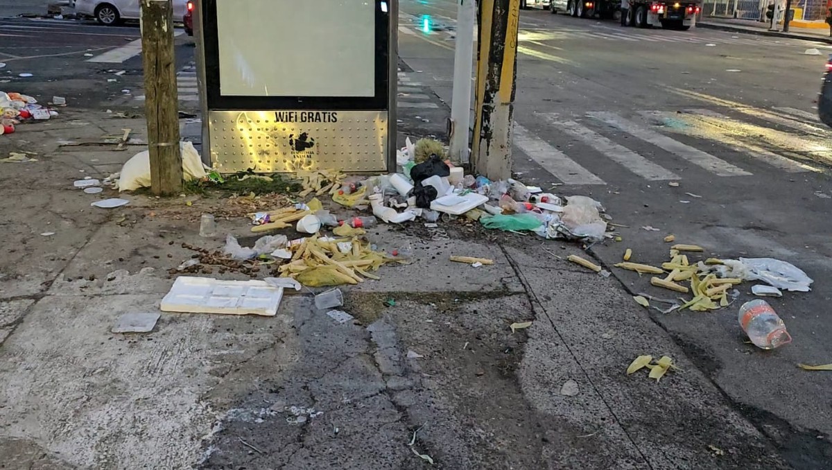 Calles como Aurelio Ortega y López Mateos lucieron con varios montículos de basura (Juan Carlos Munguía)