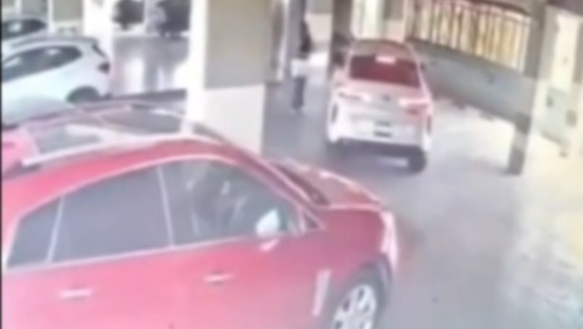 El hombre usó su camioneta para atropellarla. Foto: Especial