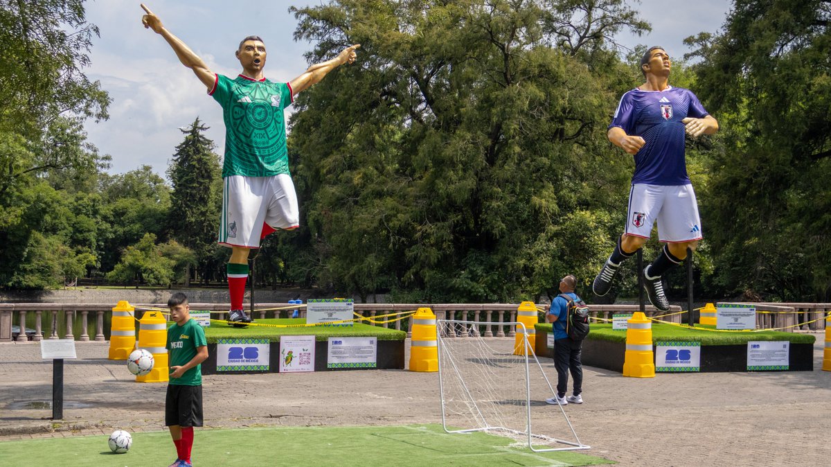 Las esculturas monumentales representan a las selecciones de México, Colombia, Japón, España y Alemania. (Foto: @ChapultepecCDMX)
