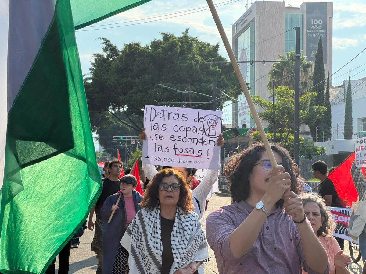 Marcha antimundialista en Guadalajara. (Tony Martínez)
